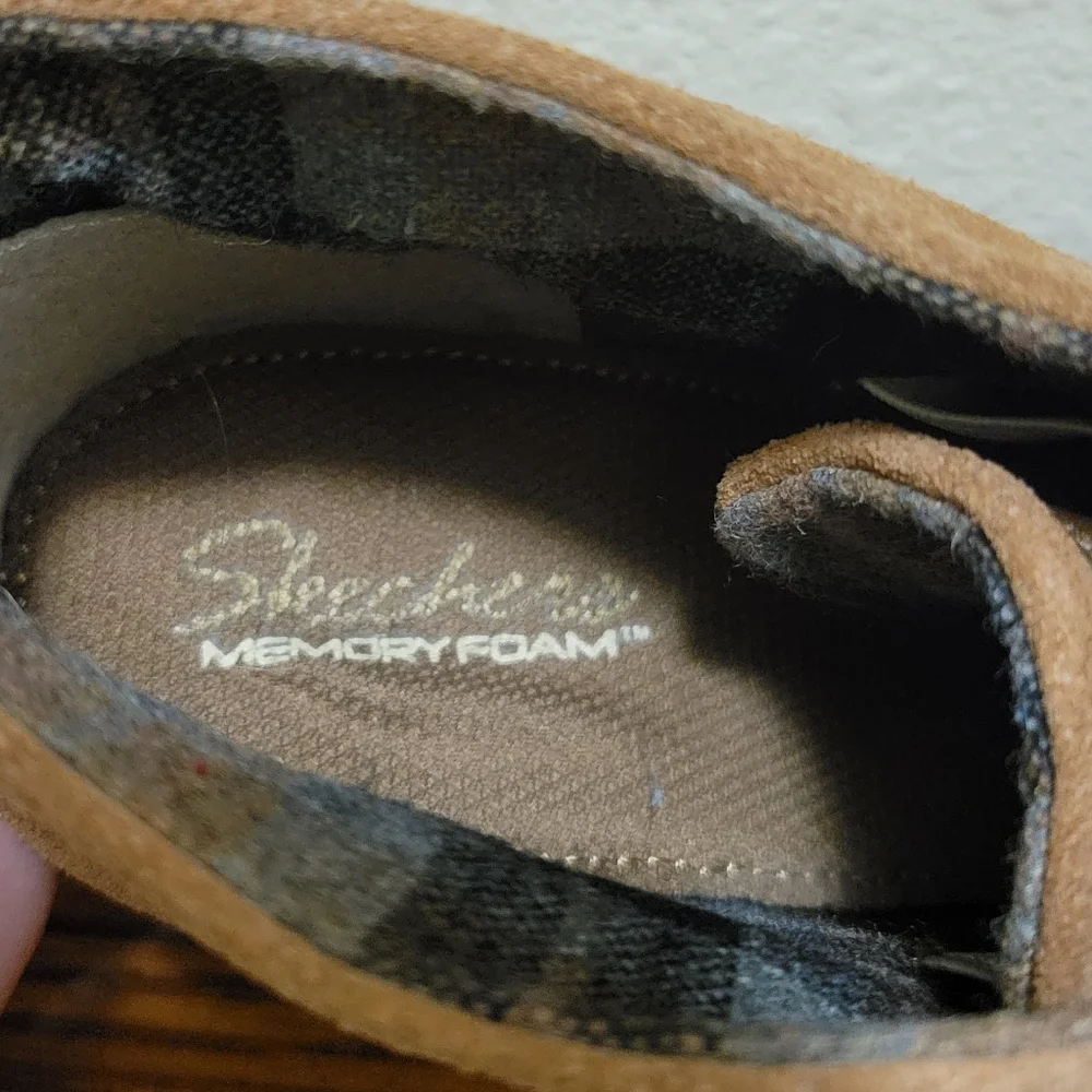 Skechers Memory Foam Women's Lace-up Wedge Heels Tan size 9.5 EUC